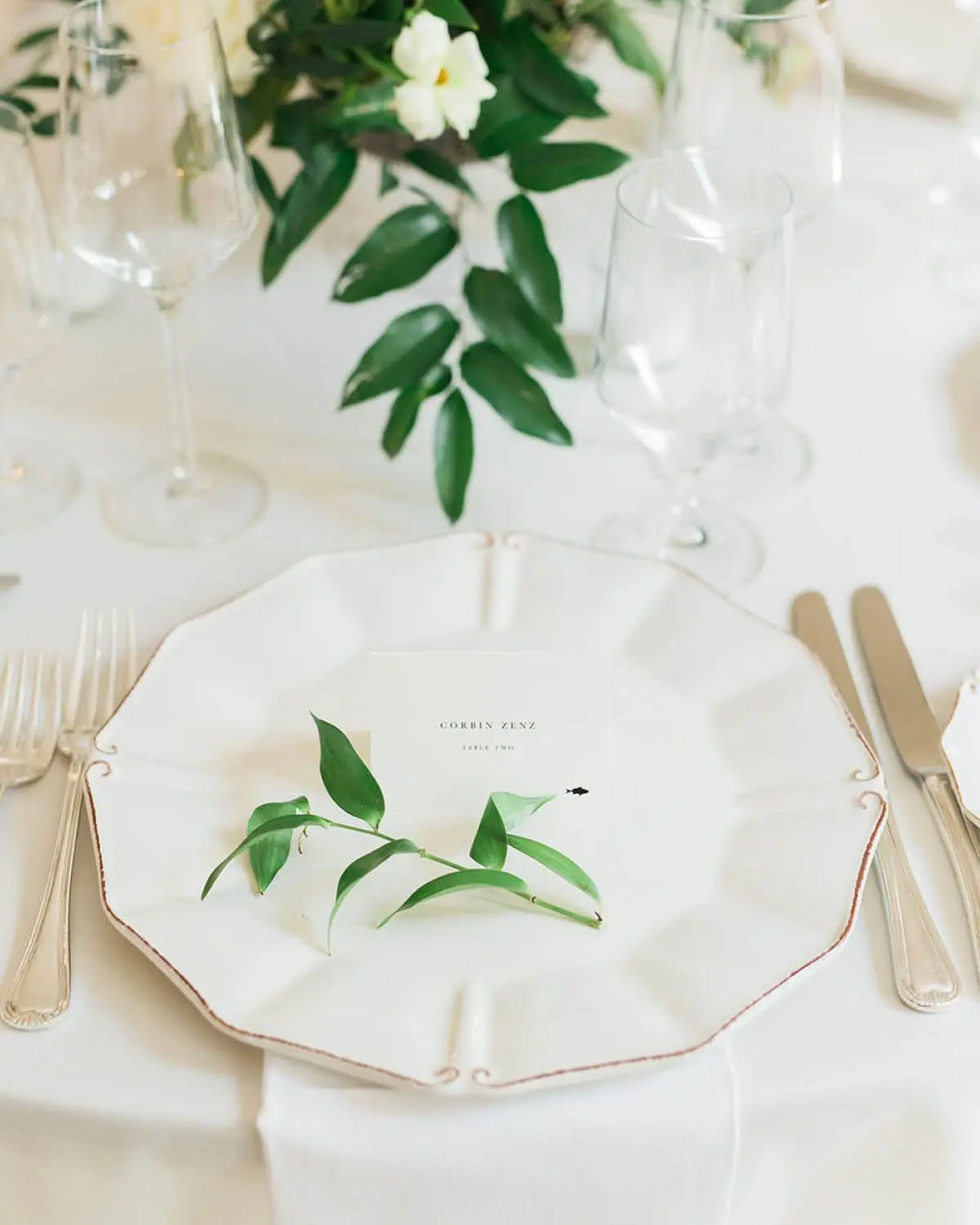 Place Card with Icon Meal Indicator Displayed on a Place Setting